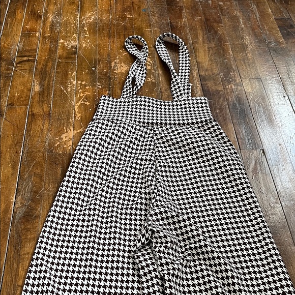 Houndstooth Black & White Suspender jumpsuit - Picture 5 of 5